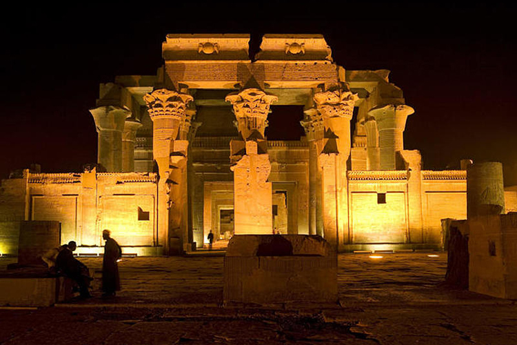 Egypt Temple Lighted by Night_f6628_lg.jpg